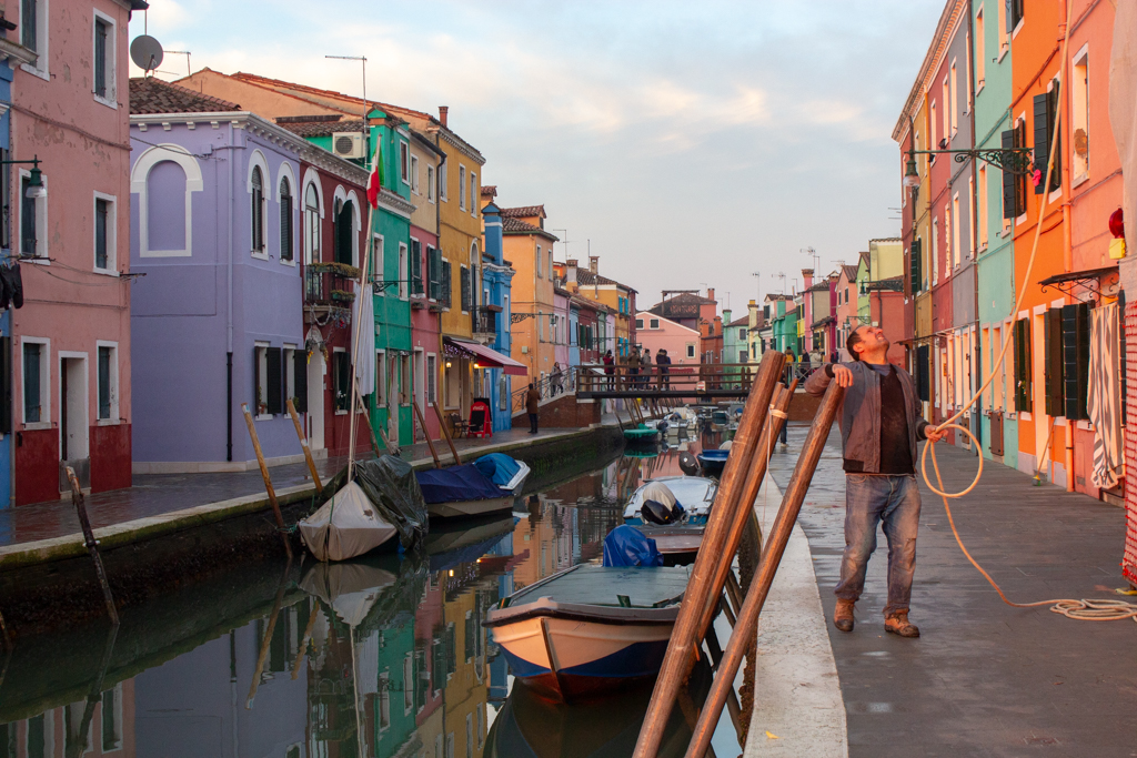 Wirklich alle Häuser sind bunt und ergeben eine schöne Farbpalette. Burano. Venedig. Italien. 