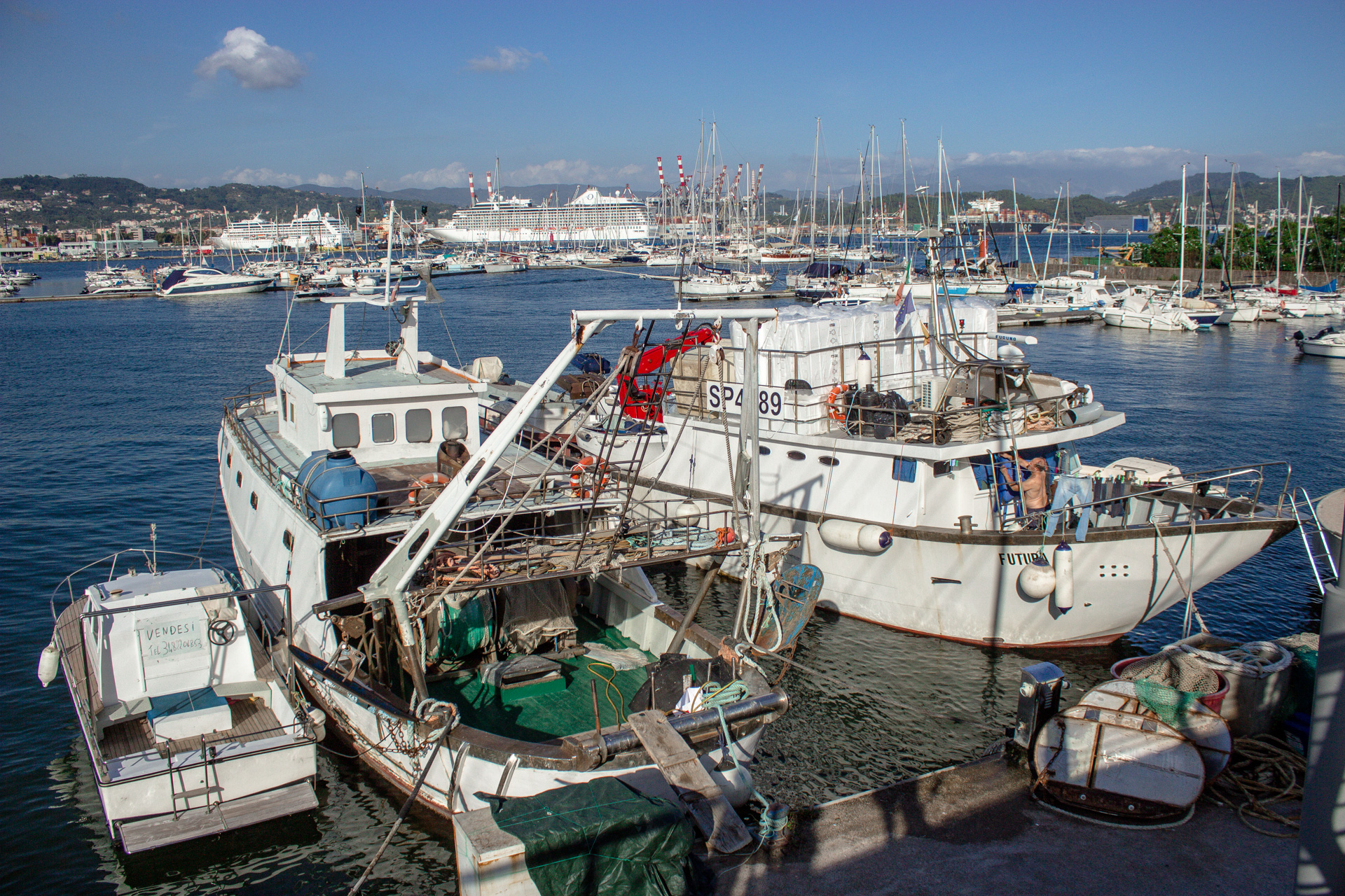 La Spezia. Die Stadt hat einen großen Hafen für Kreuzfahrtschiffe, Angler, Yachten und Marine Militär.